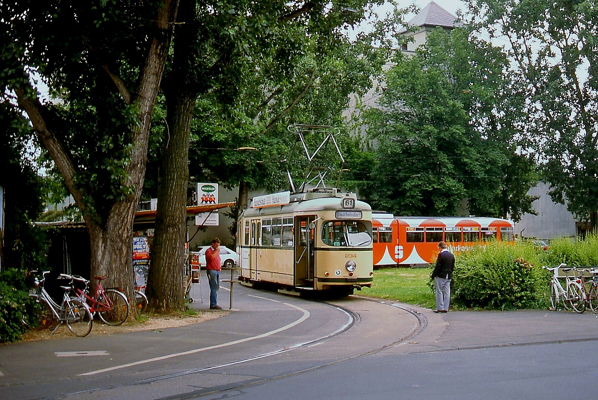 Tw 234 der Bonner Straßenbahn im Sommer 1992 in der Endhaltestelle Dottendorf