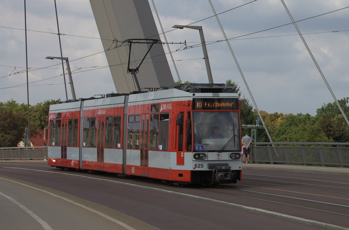 TW 625 HAVAG zum Hbf auf der Berliner Brücke. 02.09.2017  13:06 Uhr.