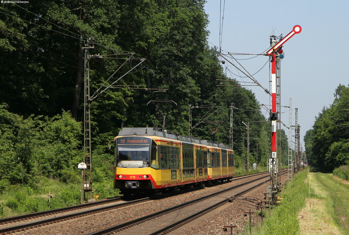 Tw 911 und Tw 906 als S8 nach Freudenstadt Hbf bei Forchheim 18.5.18