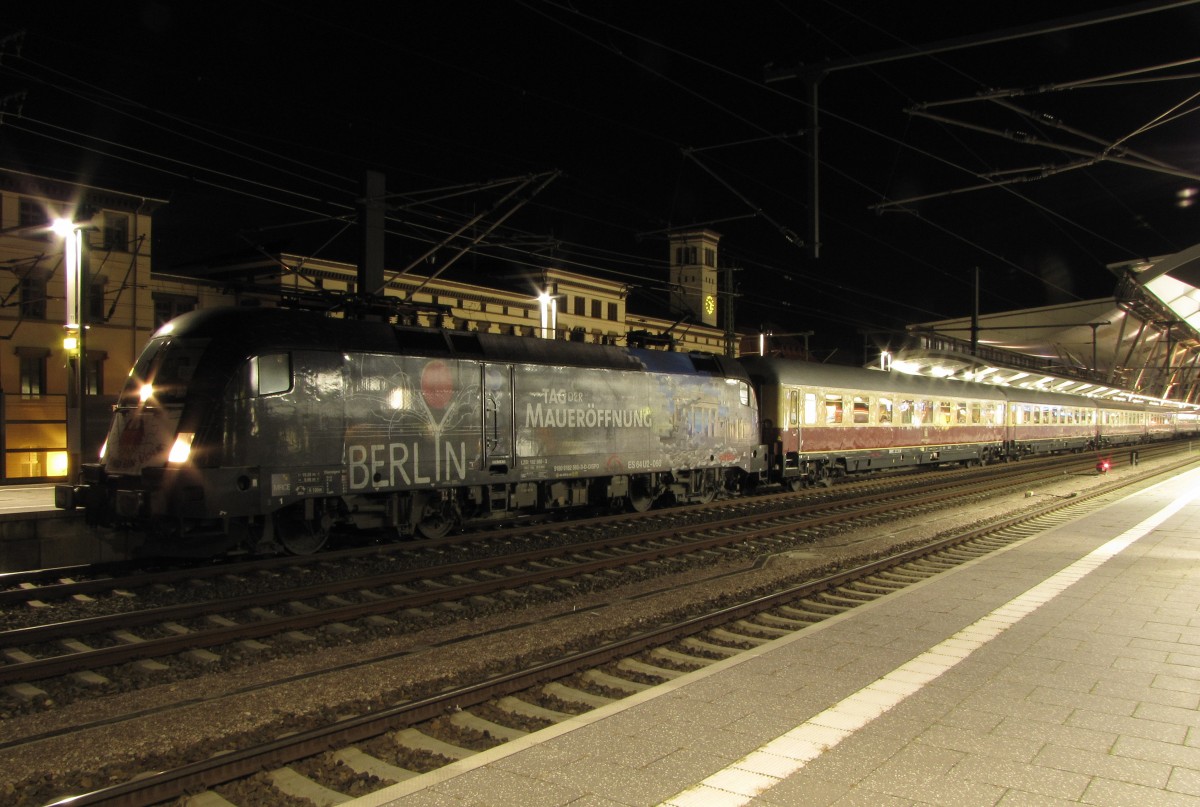 TXL ES 64 U2-060 mit dem DPF 51  AKE-Rheingold  nach Aachen, am 05.12.2015 in Erfurt Hbf.