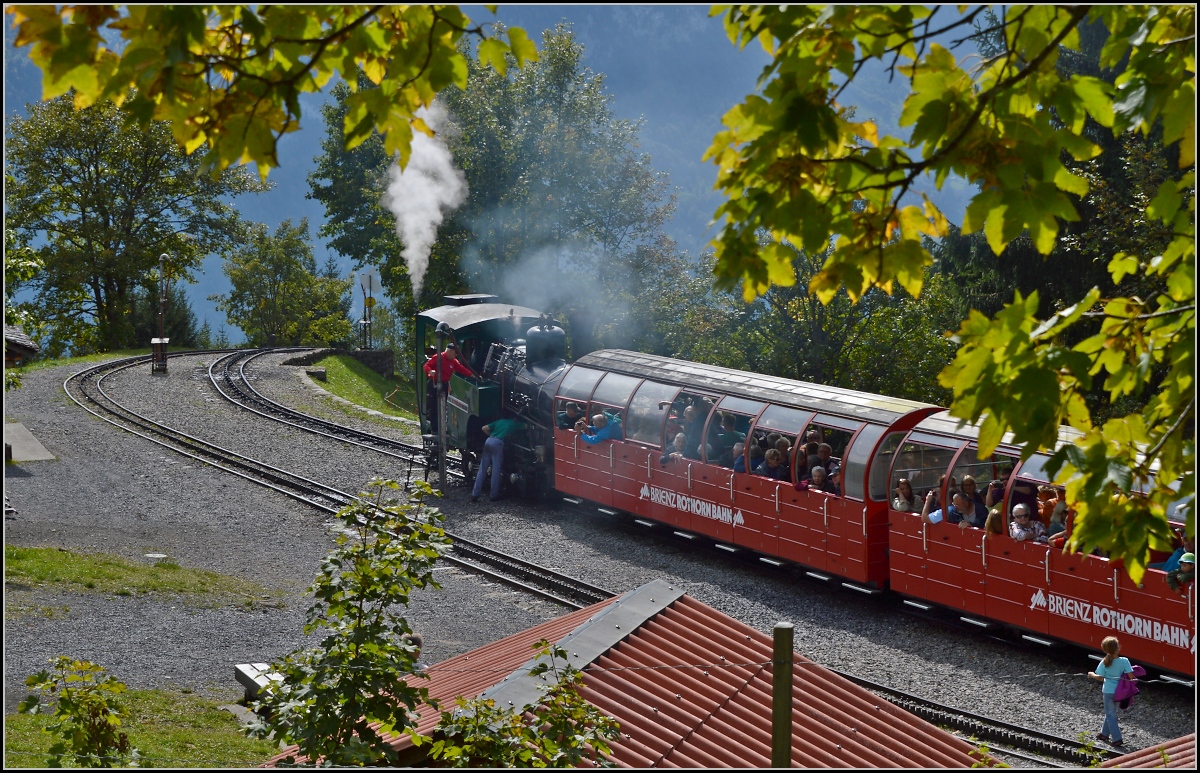 <U>Bahnbildergipfeltreffen in Brienz.</U>  

Nr. 14 beim Wasserfassen auf der Planalp. September 2013.