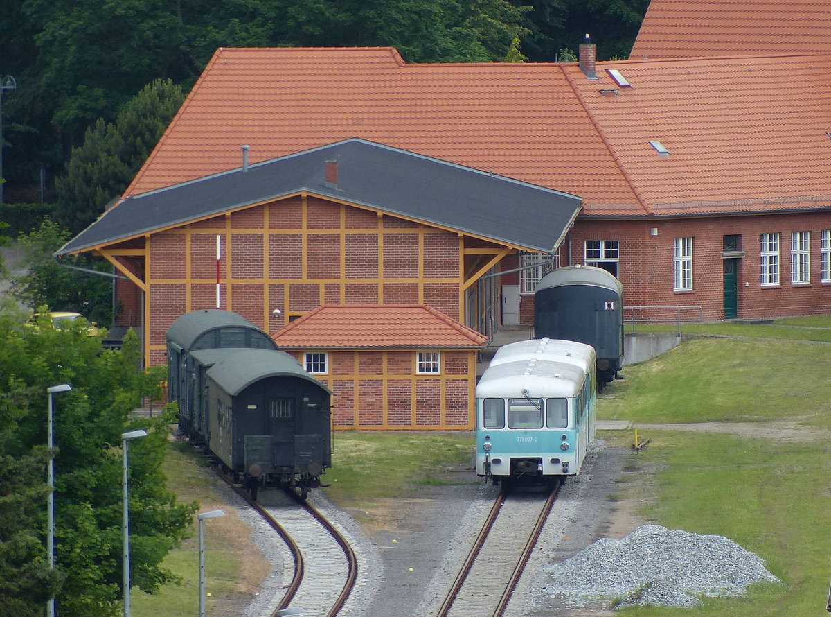 UBB 771 007-2 + 771 065-0 am 13.06.2017 in Seebad Heringsdorf.