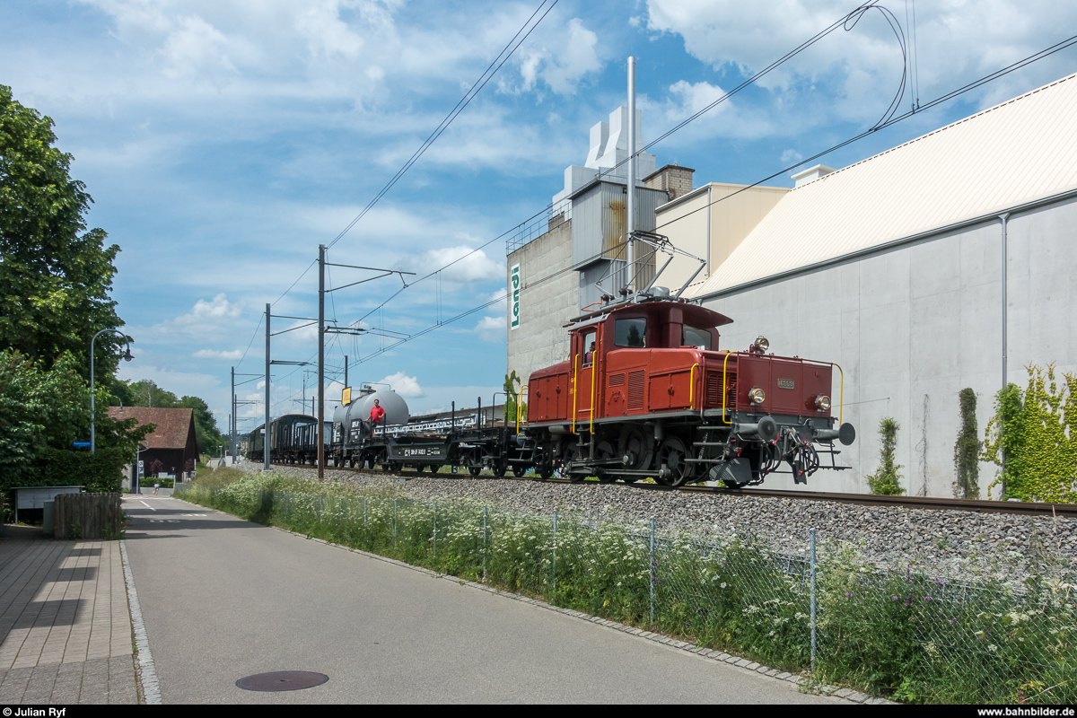 Überfuhr DVZO Ee 3/3 16363 mit GmP nach Besuch des Bahnparkfestes in Brugg am 28. Mai 2018 von Brugg nach Bauma. Bei der Ausfahrt Illnau. Aufgrund der geringen Höchstgeschwindigkeit des Zuges von 40 km/h war eine Verfolgung zu Fuss und mit dem öffentlichen Verkehr problemlos möglich.