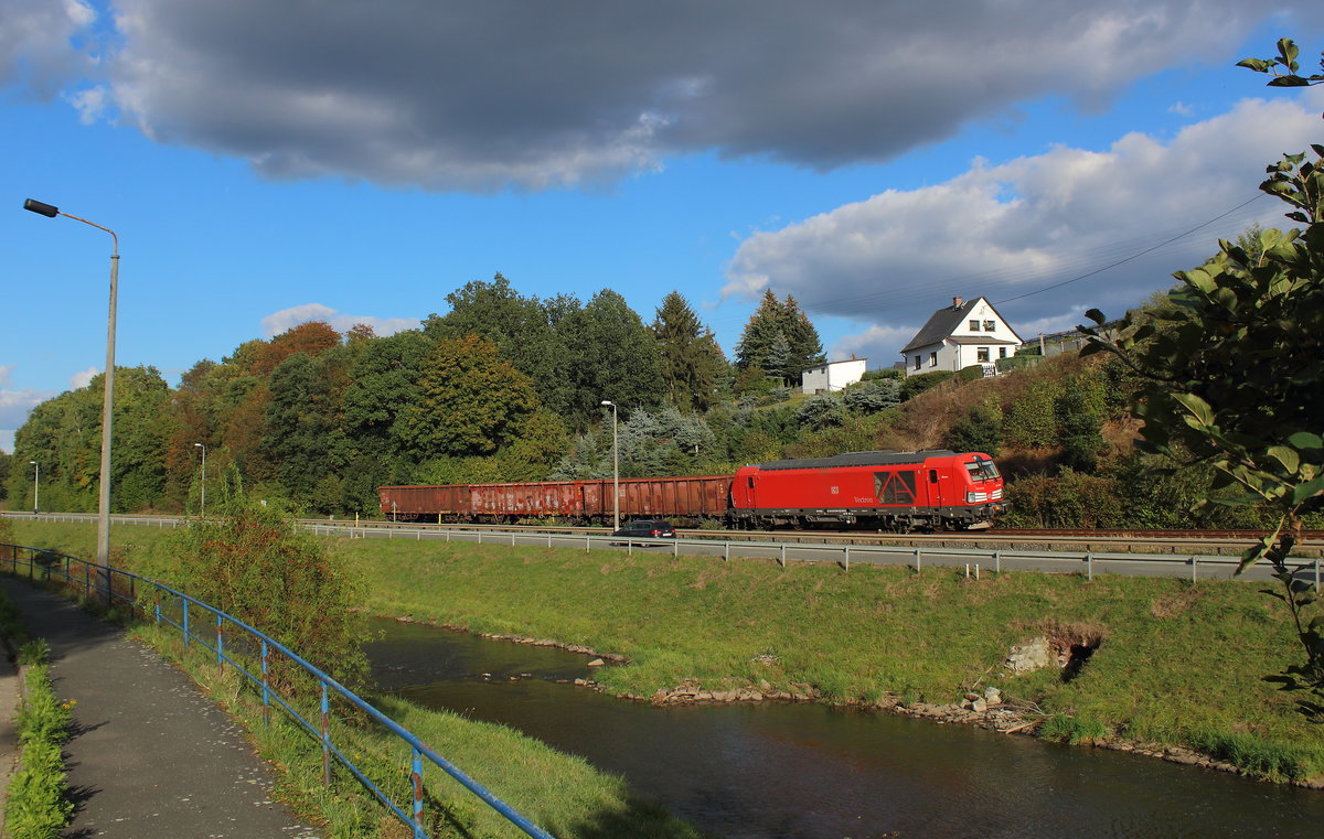 Übergabe von Hof nach Plauen Zellwolle hier mit der 247 904 und 3 Eas kurz hinter unteren Bahnhof in Richtung Weischlitz. Aufgenommen am 25.09.2018