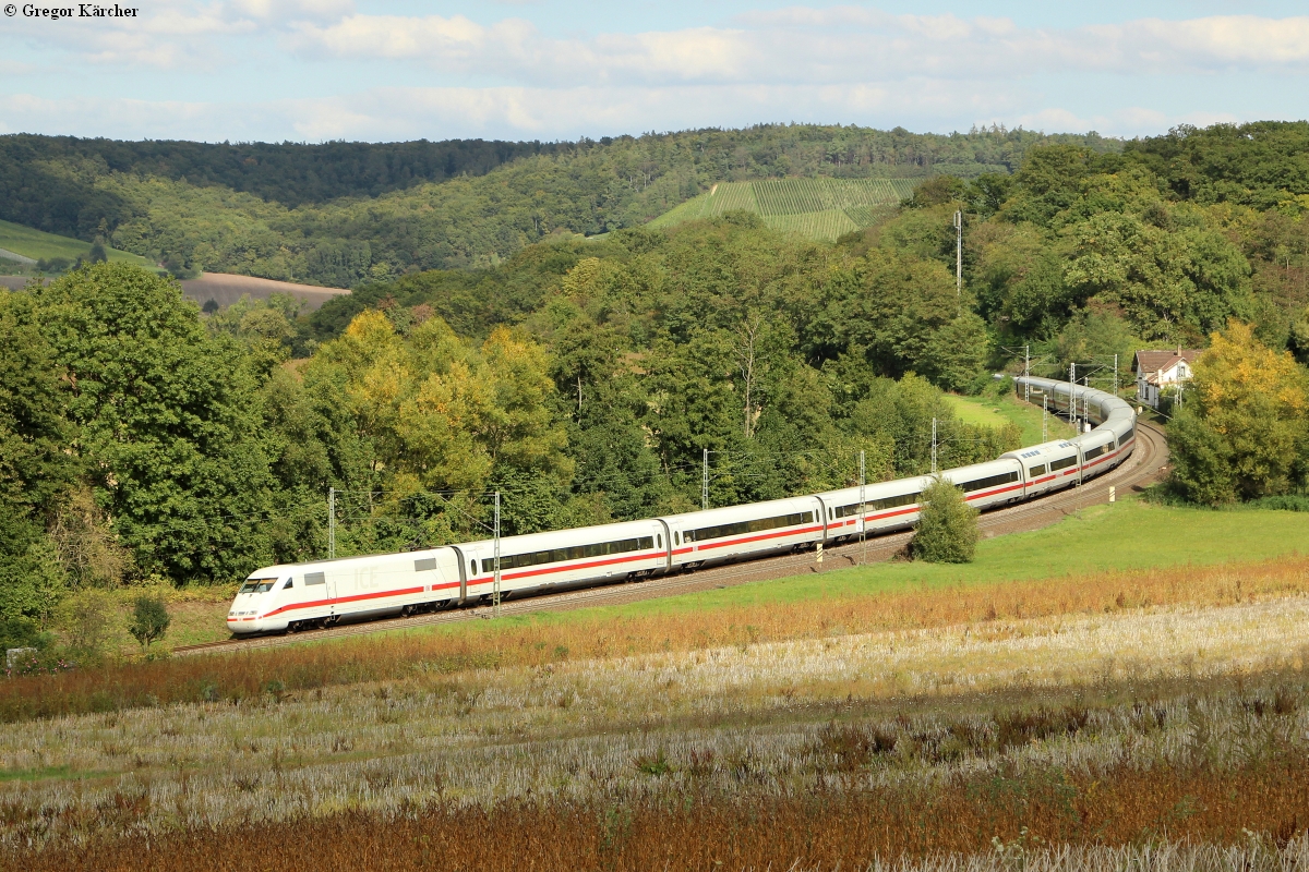 Unbekannte BR 401 als ICE 596 (Stuttgart-Berlin) in der Kurve bei Ölbronn, 27.09.2015.