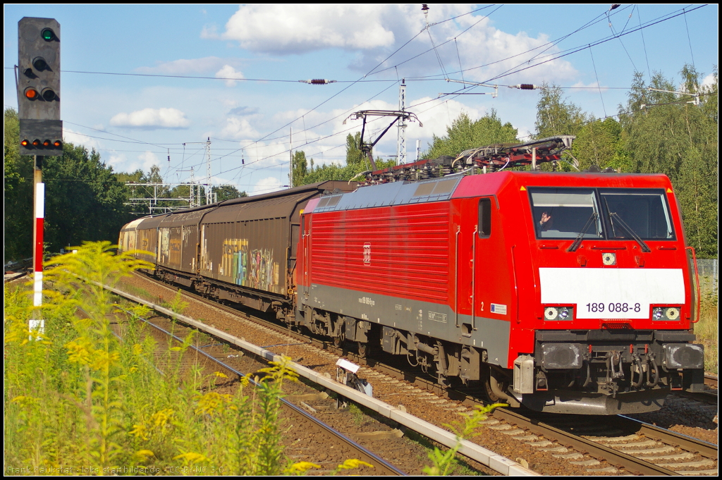 Und hinter mir wartet die S2 nach Bernau: DBSR 189 088-8 mit H-Wagen am 11.08.2014 durch Panketal-Zepernick. Gru an den Tf!