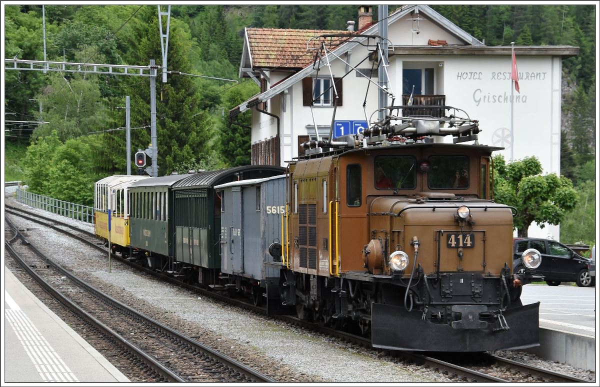 UNESCO Welterbetag bei der RhB. Albula Bahnerlebniszug mit Ge 6/6 I 414 in Filisur, (12.06.2016)