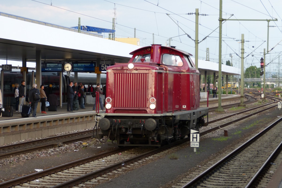 V 100 2299 am 28.5.14 in Mannheim Hbf nach der Ankunft mit dem Bundenthaler beim Umsetzen.