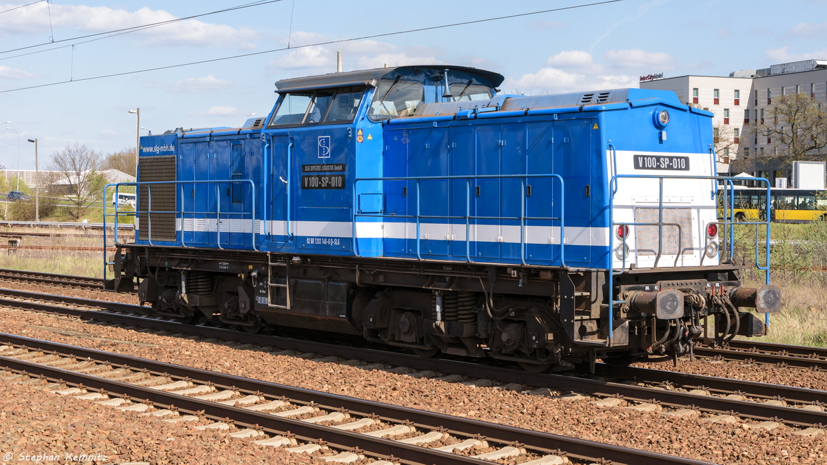 V 100-SP-010 (203 146-6-8) SLG - Spitzke Logistik GmbH kam solo durch Berlin-Schönefeld Flughafen und fuhr weiter in Richtung Grünauer Kreuz. 22.04.2016