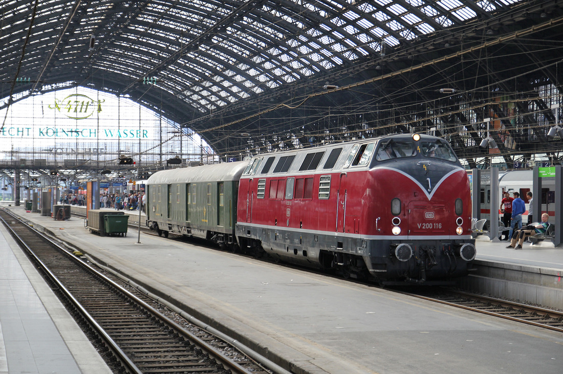 V 200 116 wurde absolut zufällig im Kölner Hauptbahnhof am 24. August 2013 abgelichtet.