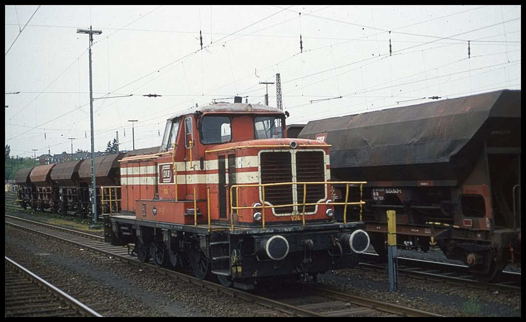 V 24 der Dürener Kreisbahn solo im Bahnhof Düren am 13.5.1995.