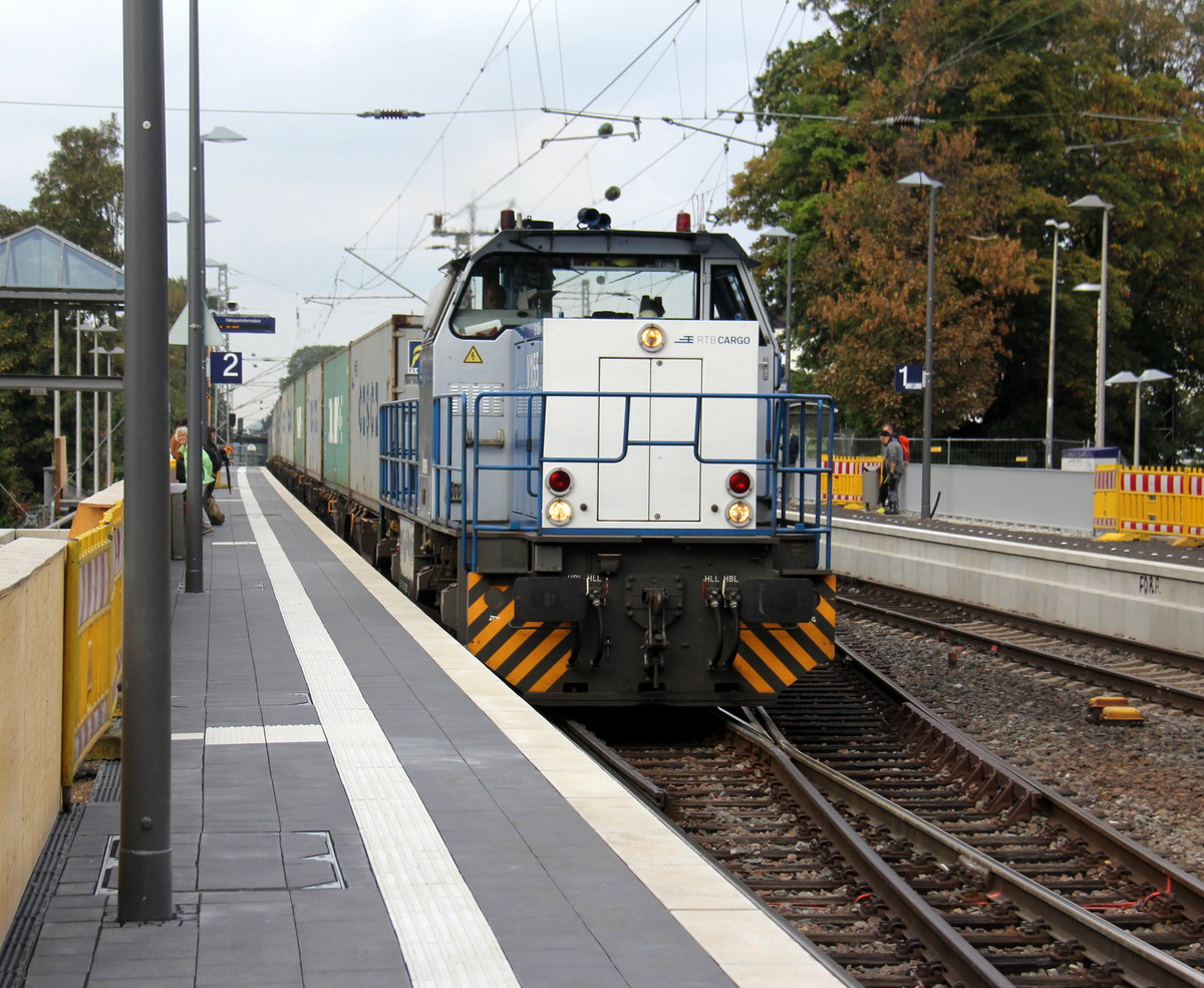 V155 von der Rurtalbahn kommt die Kohlscheider-Rampe hoch aus Richtung Herzogenrath mit einem Containerzug aus Rotterdam(NL) nach Stolberg-Gbf-Rheinland(D) und fährt durch Kohlscheid in Richtung Richterich,Laurensberg,Aachen-West,Aachen-Schanz,Aachen-Hbf,Aachen-Rothe-Erde-Eilendorf,Stolberg-Hbf-Rheinland.
Aufgenommen von Bahnsteig 2 in Kohlscheid. 
Bei Sonne und Wolken am Nachmittag vom 13.9.2018. 