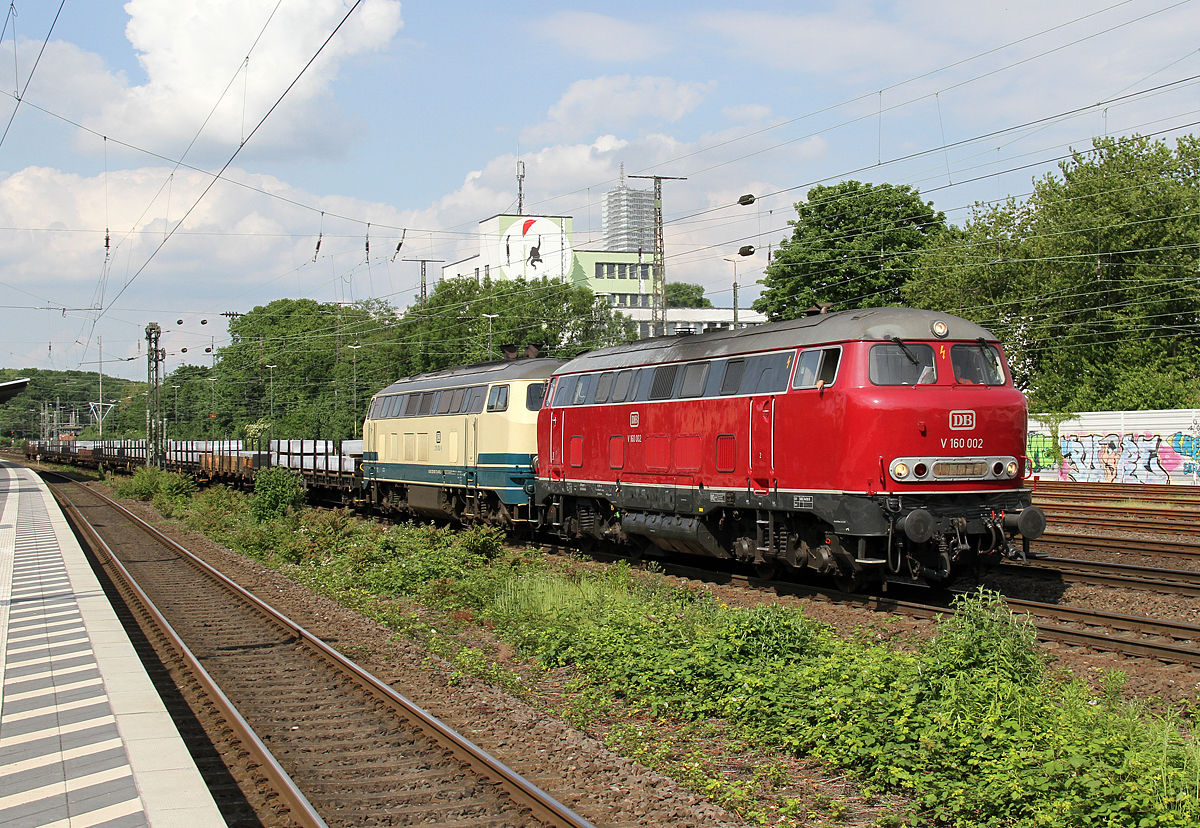 V160 002 & 215 082 in Köln West am 31.05.2017