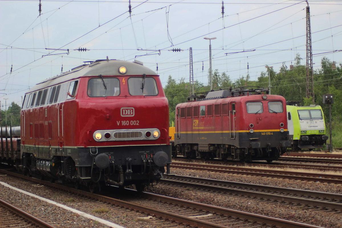 V160 002 mit dem Aluzug aus Spellen bei der Durchfahrt in Düsseldorf