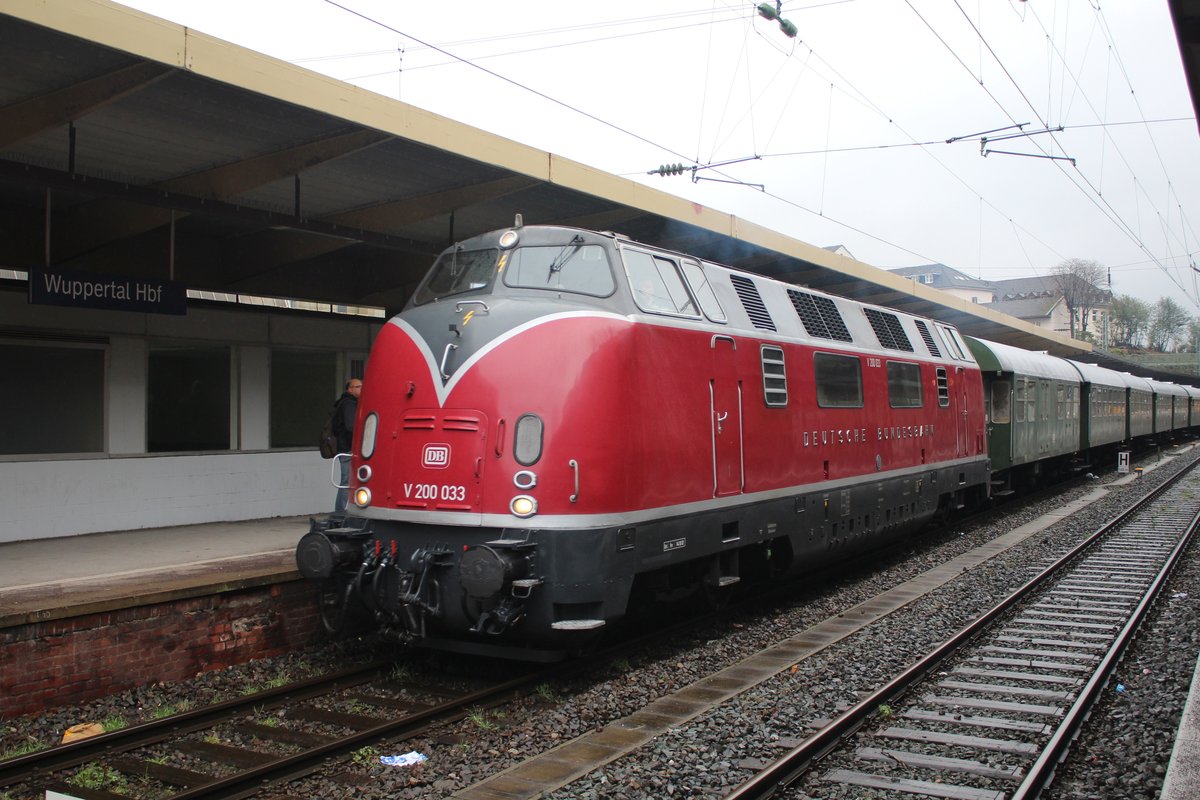 V200 033 am 01.04.2018 in Wuppertal HBF