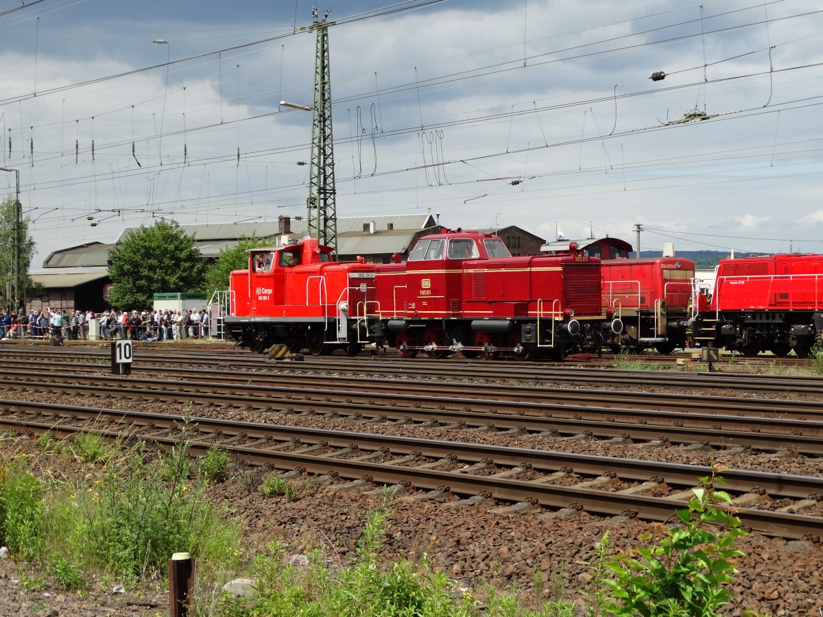 V65 011 und 360 303-2 am 14.06.14 in Koblenz Lützel von einen Öffentlichen Fotopunkt aus Fotografiert