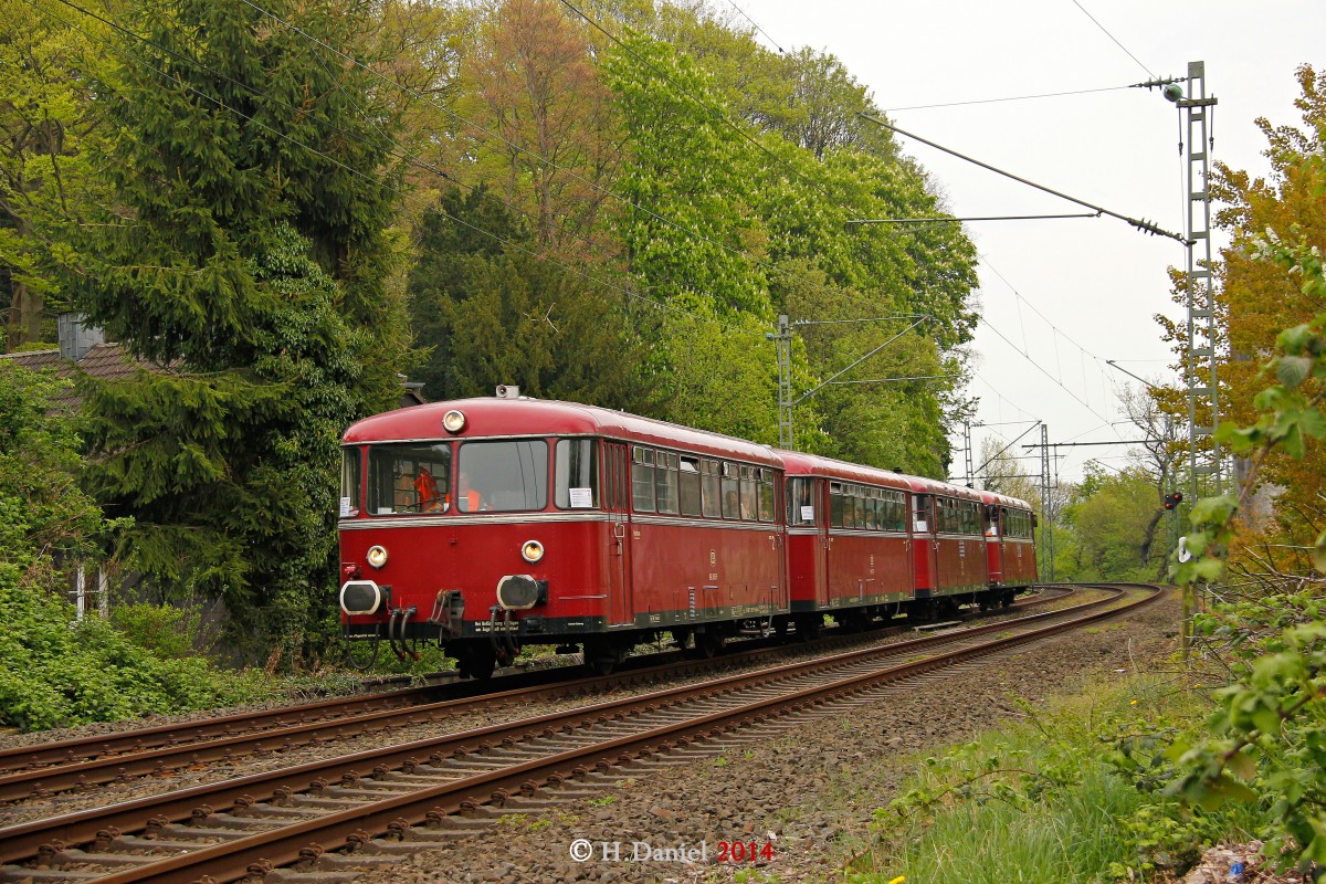 VEB 796 784-7,796 785-4,998 271-1 und 998 863-5 Schienenbus fuhr von Bochum Dahlhausen zurück nach Gerolstein am 12.04.2014 in Essen Horst.