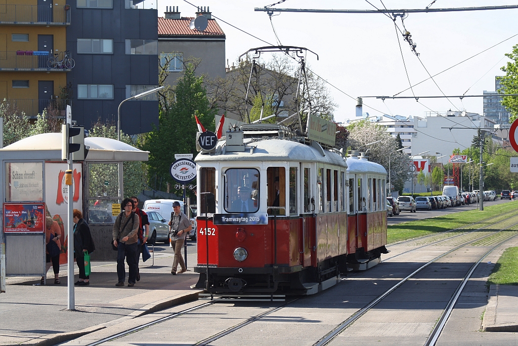 VEF M1 4152 und m3 5312 am 25.April 2015 als Zubringer zum Wiener Tramwaytag in der Haltestelle Weissenböckstraße.