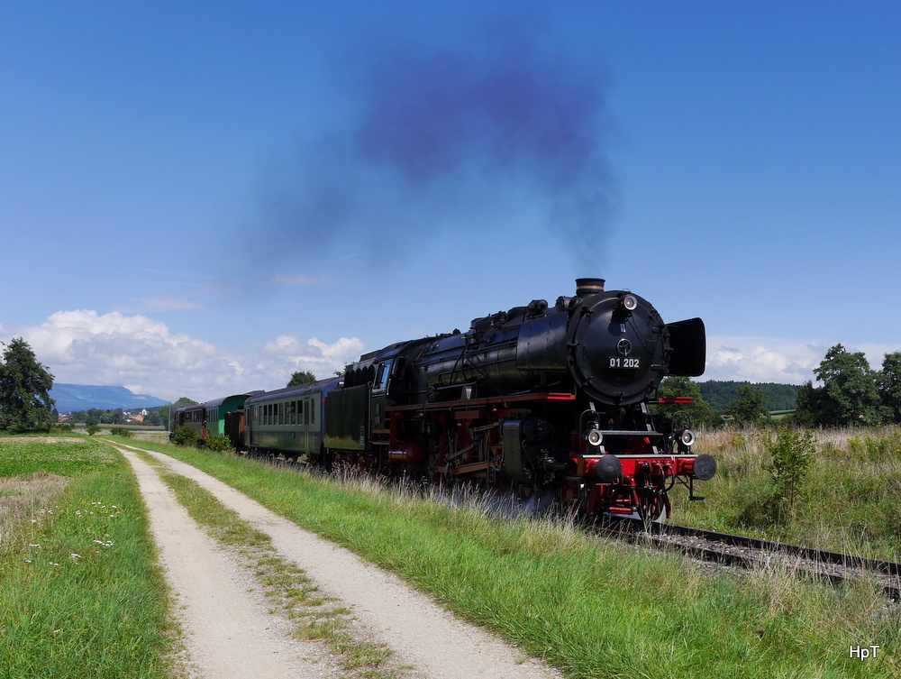 Verein Pacific 01 202 - Dampfzug mit der 01 202 unterwegs bei Büren an der Aare am 09.08.2014