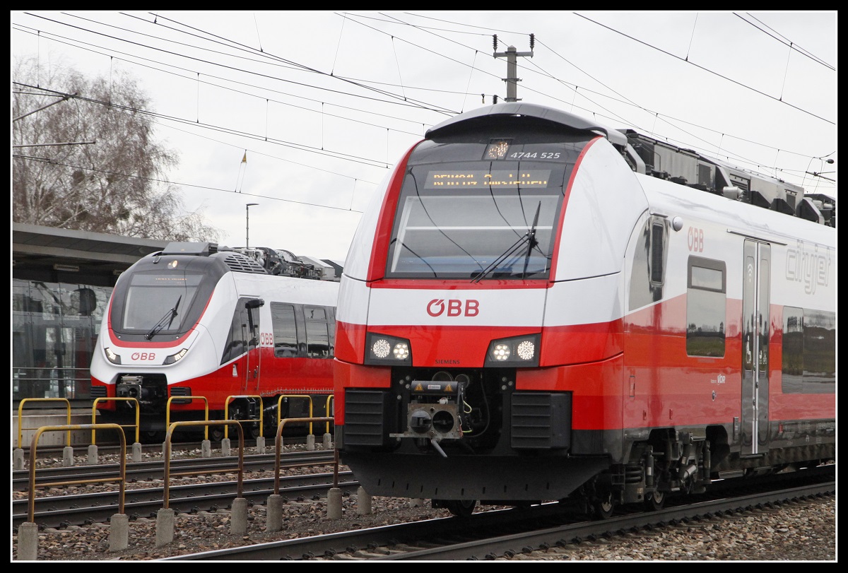 Vergleichsbild von Triebwagen 4758 und 4744 in Prinzersdorf am 15.01.2019.