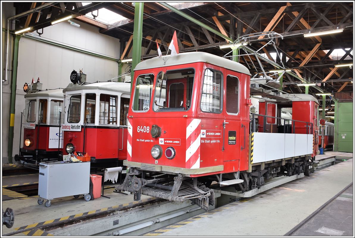 Verschiedene Oldtimerfahrzeuge im Tramwaymuseum Erdberg in Wien. (08.06.2018)
