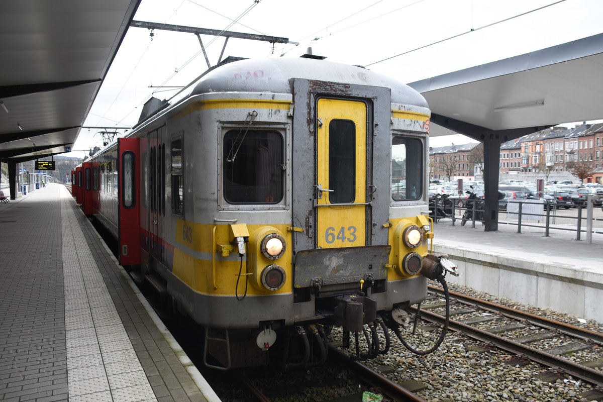 VERVIERS (Wallonie/Provinz Liège), 11.01.2018, Wagen 643 als Lokalzug nach Aachen Hbf im Bahnhof Verviers Central