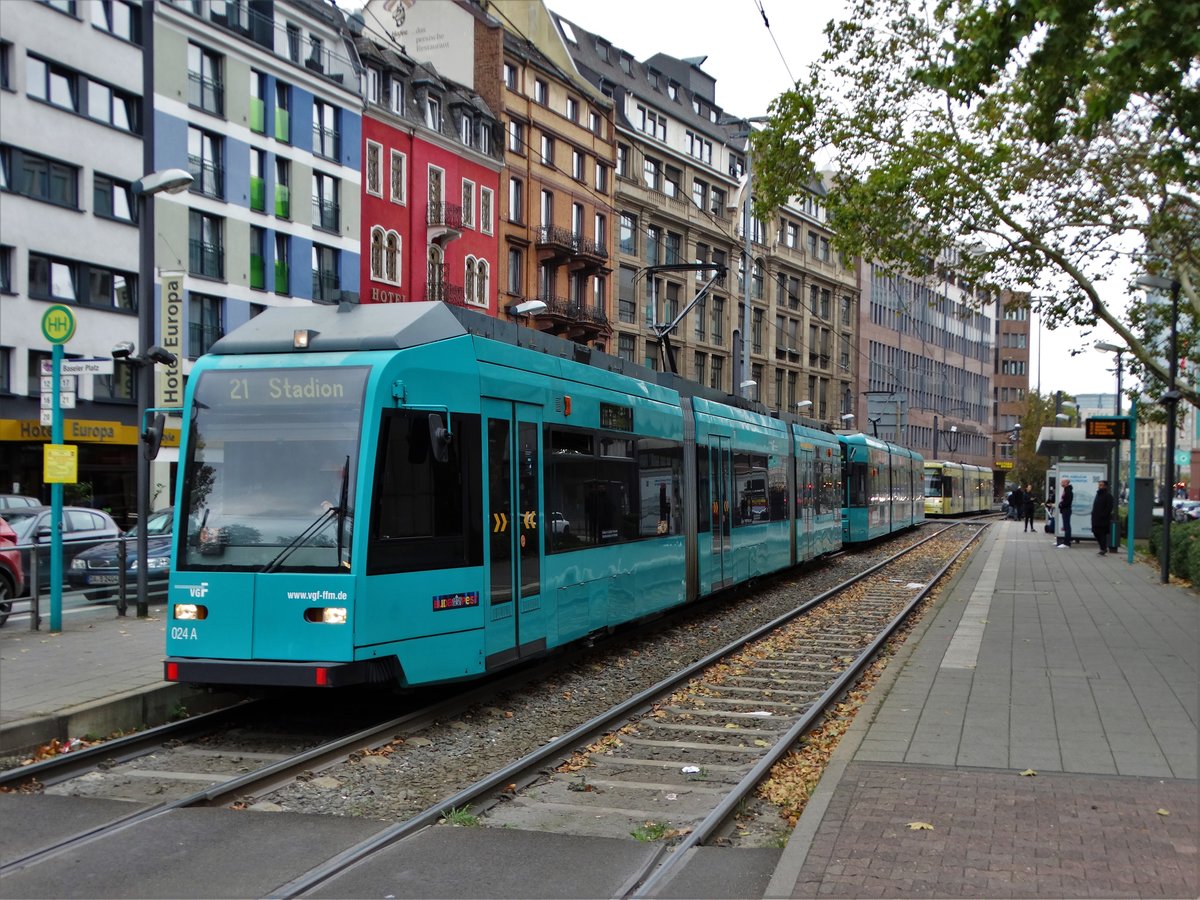 VGF Bombardier R-Wagen 024 am 21.10.17 in Frankfurt am Main Basler Platz