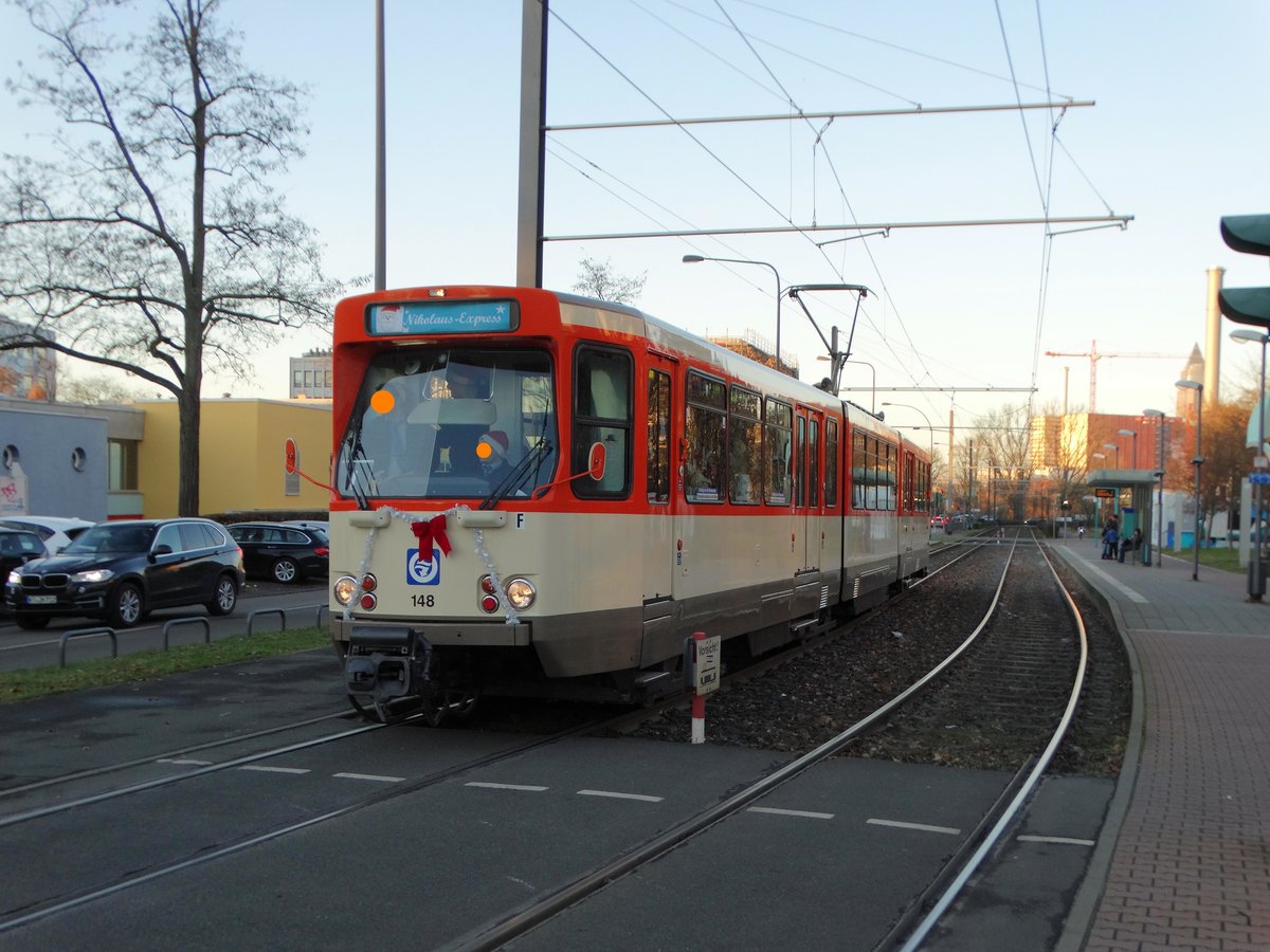 VGF Düwag Pt Wagen 148 als Nikolaus Express am 03.12.16 in Frankfurt am Main Blutspendedienst
