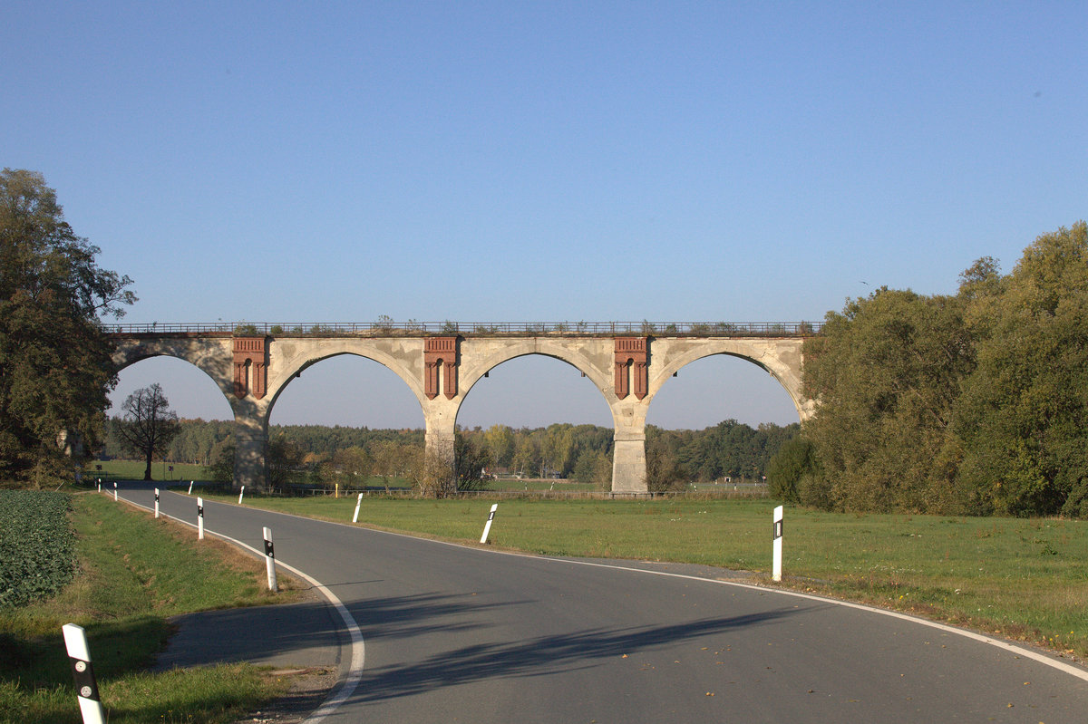 Viadukt bei Langenleuba Niederhain, Altenburger Land. Ehemalige Strecke 509, Altenbeug-Rochlitz. 13.10.2018 15:56 Uhr.