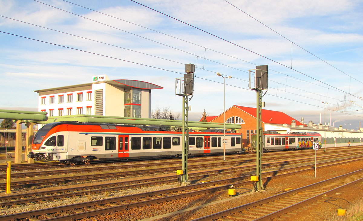 VIAS 413 (94 80 0428 647-2 D-VIAS) war am 28.12.2011 für Reperaturarbeiten bei der Erfurter Bahn in Erfurt Ost.