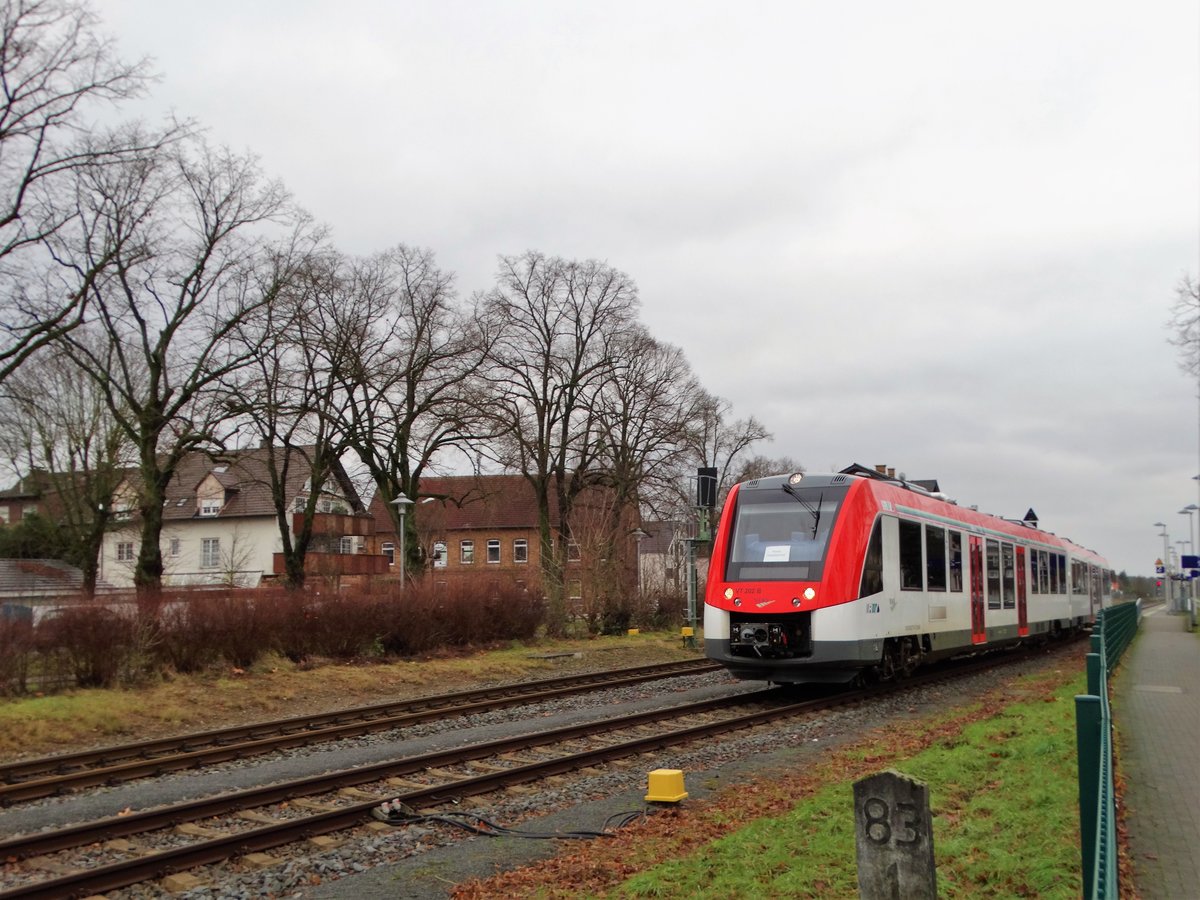 VIAS Alstom Lint 54 VT202 am 23.12.17 in Hainburg Hainstadt von einen Gehweg aus fotografiert