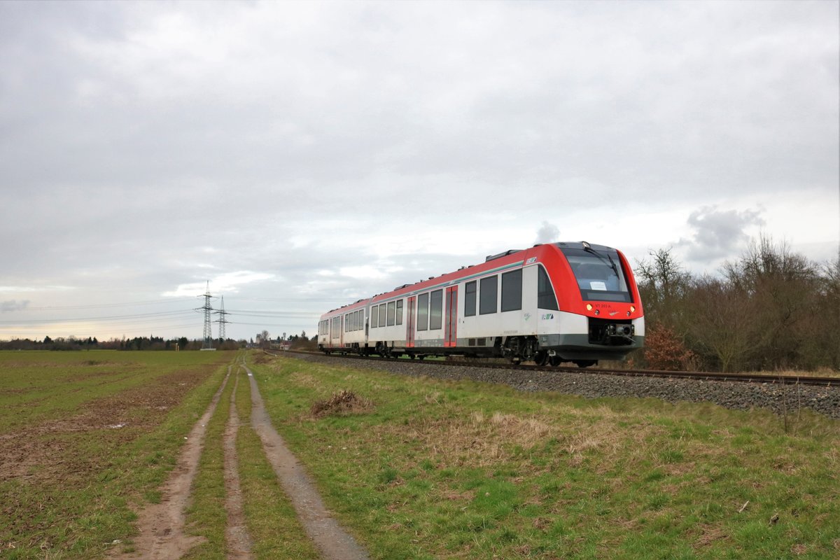 VIAS Alstom Lint 54 VT203 am 23.12.17 in Hainburg Hainstadt auf der Odenwaldbahn