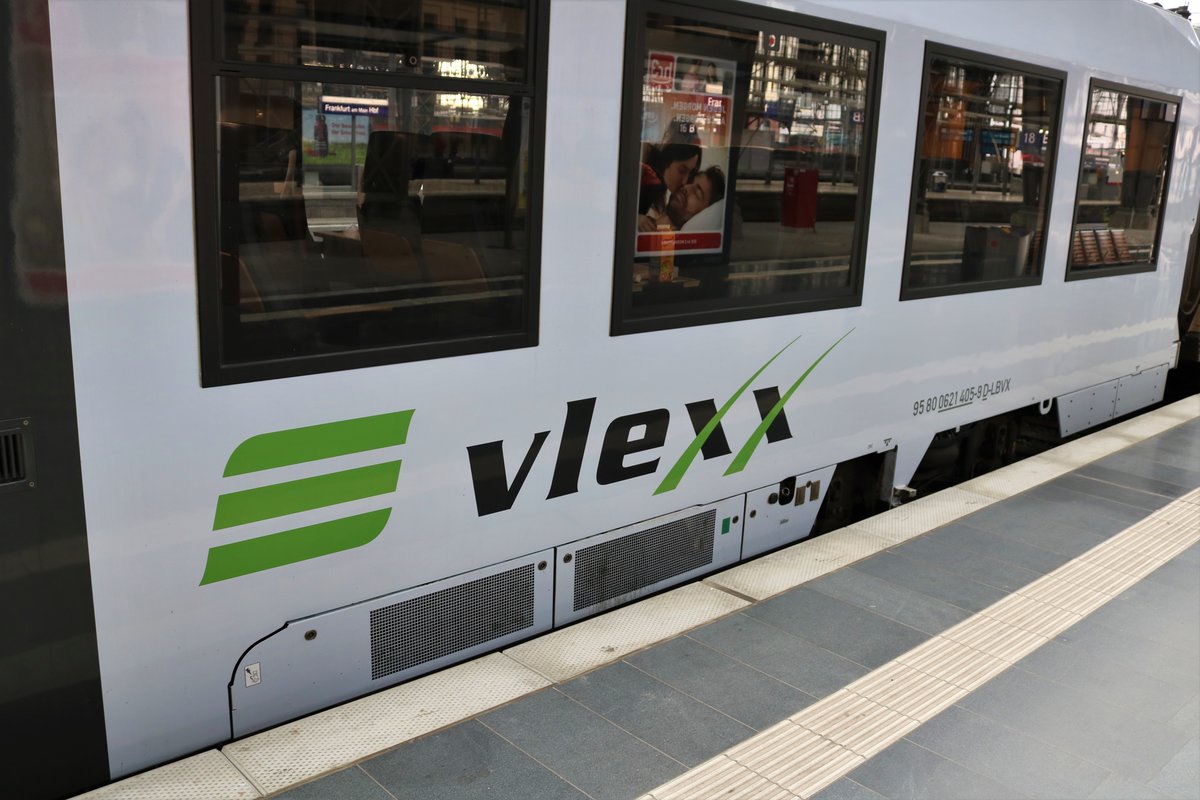 Vlexx Logo an einen Alstom Lint am 13.01.18 in Frankfurt am Main Hbf