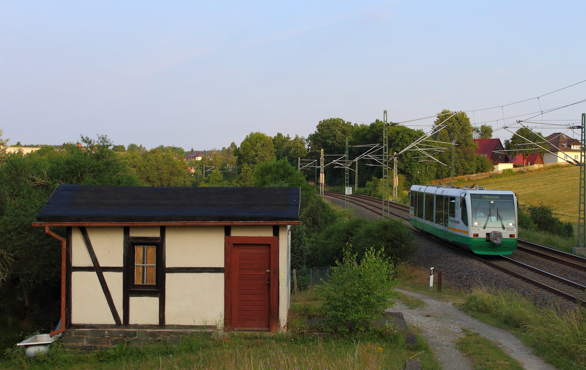 Vogtlandbahn nach Falkenstein mit VT 39 passierte vor wenigen Sekunden den Haltepunt Jössnitz. Aufgenommen am 21.06.2017
