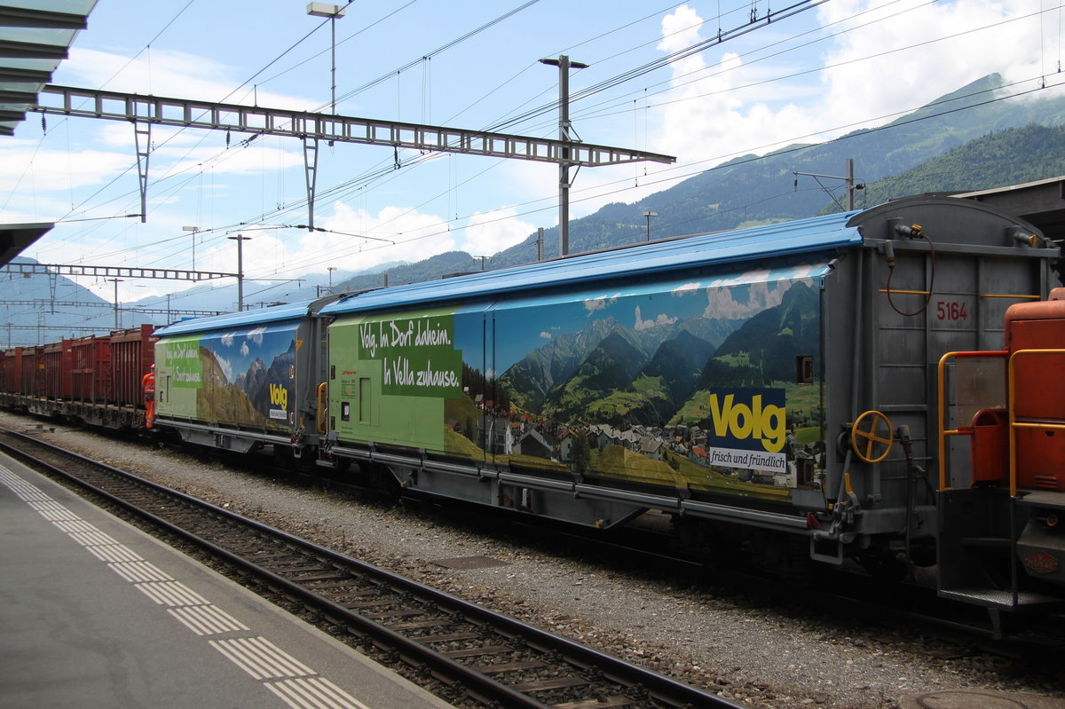 Volg Schiebewandwagen mit Bündner Landschaftsbildern.Landquart 11.07.17