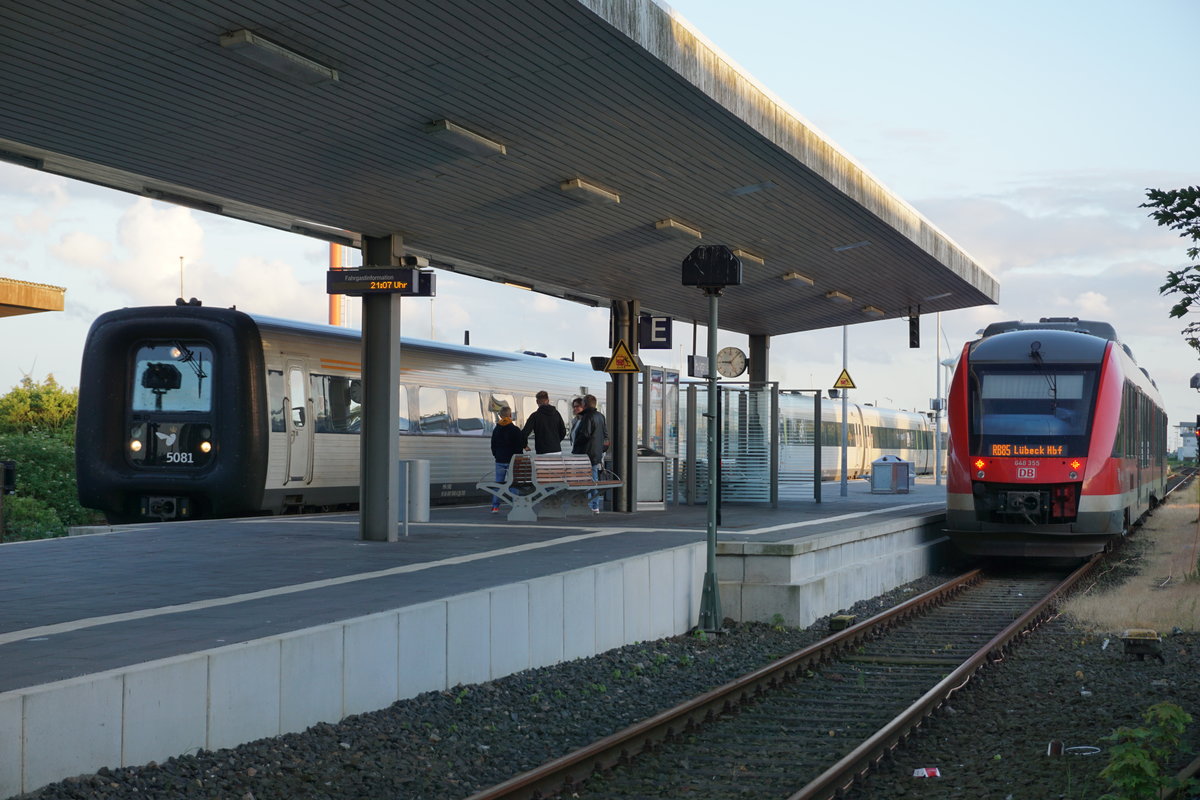 Voller Bahnhof Puttgarden am 26.06.2017