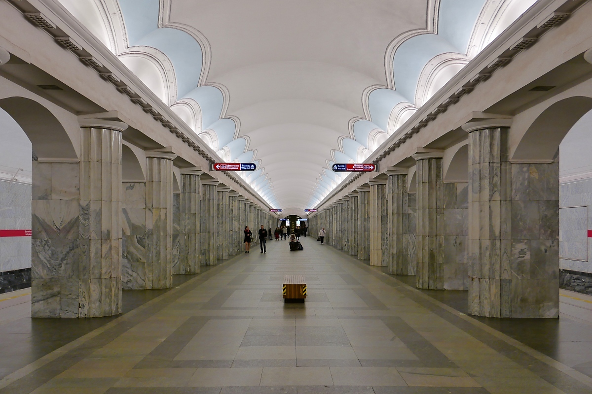 Vom Bahnsteig der Metro-Station  Baltijskaja  sind es nur noch wenige Meter bis zum Russische Eisenbahnmuseum in St. Petersburg, 16.09.2017 