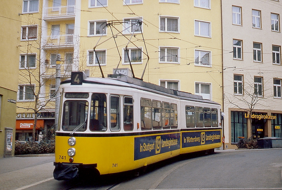 Von 1983 bis 1986 endete die Linie 4 am Hölderlinplatz, im Februar 1985 ist GT4 741 in der Endhaltestelle eingetroffen