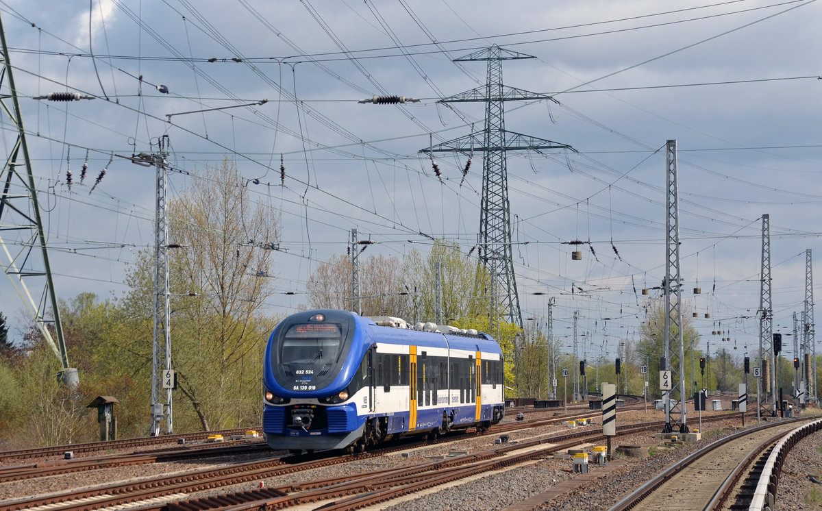 Von Kostrzyn kommend passiert der NEB-Hai 632 024 am 08.04.17 den S-Bahnhof Friedrichsfelde Ost und wird in kürze sein Ziel Lichtenberg erreichen.