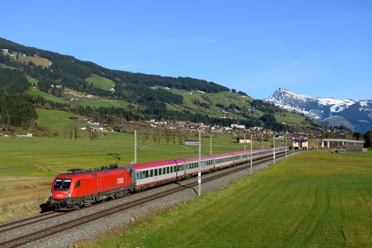 Von Selzthal bis Buchs SG beförderte 1016.016 am 01. November 2014 den EC 164. Kurz vor Brixen im Thale konnte der in der Schweiz unter dem Namen  Transalpin  verkehrende Zug bei herrlichem Wetter fotografiert werden.