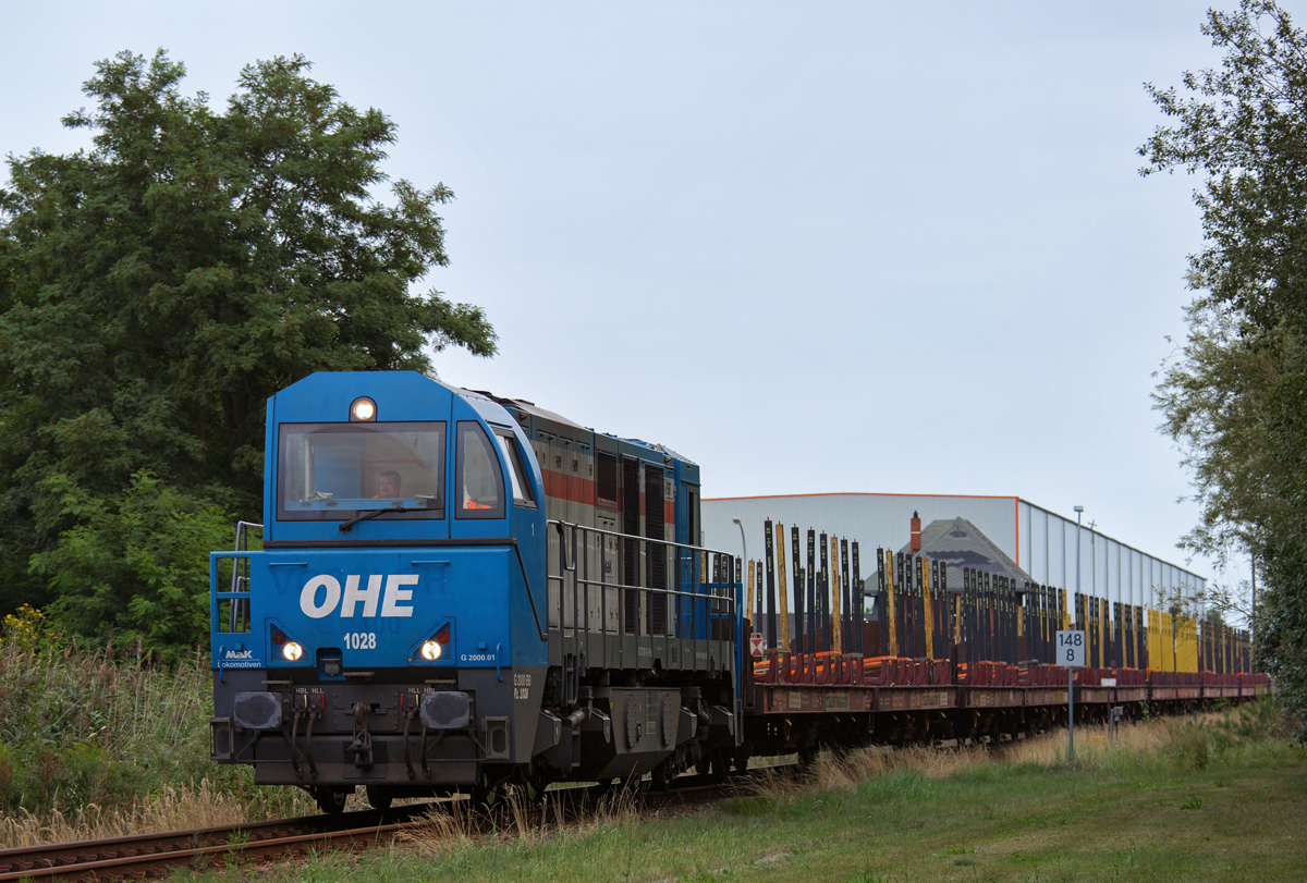 Vossloh G 2000 BB bei Rangierarbeiten auf dem Bahnhof Torgelow. - 27.08.2015