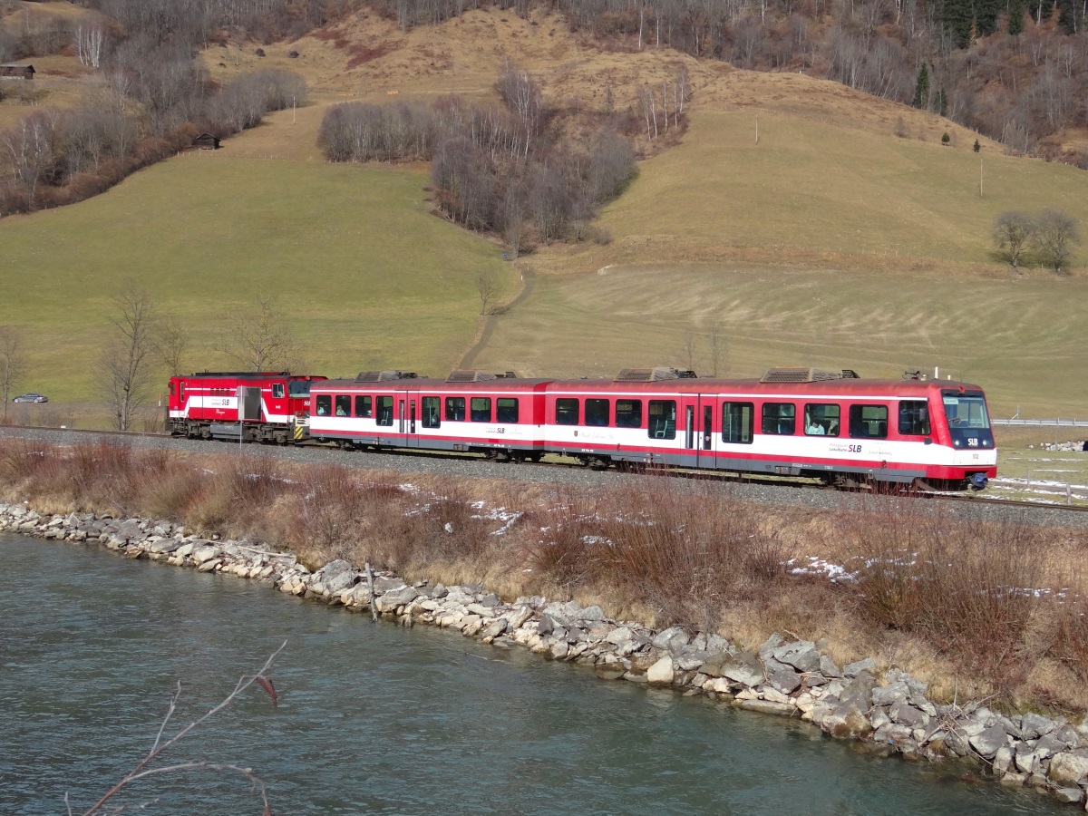 Vs82 (Gmeinder-lok) mit 2 wagen am Hst. Jesdorf-Bergfried - 05-02-2014
