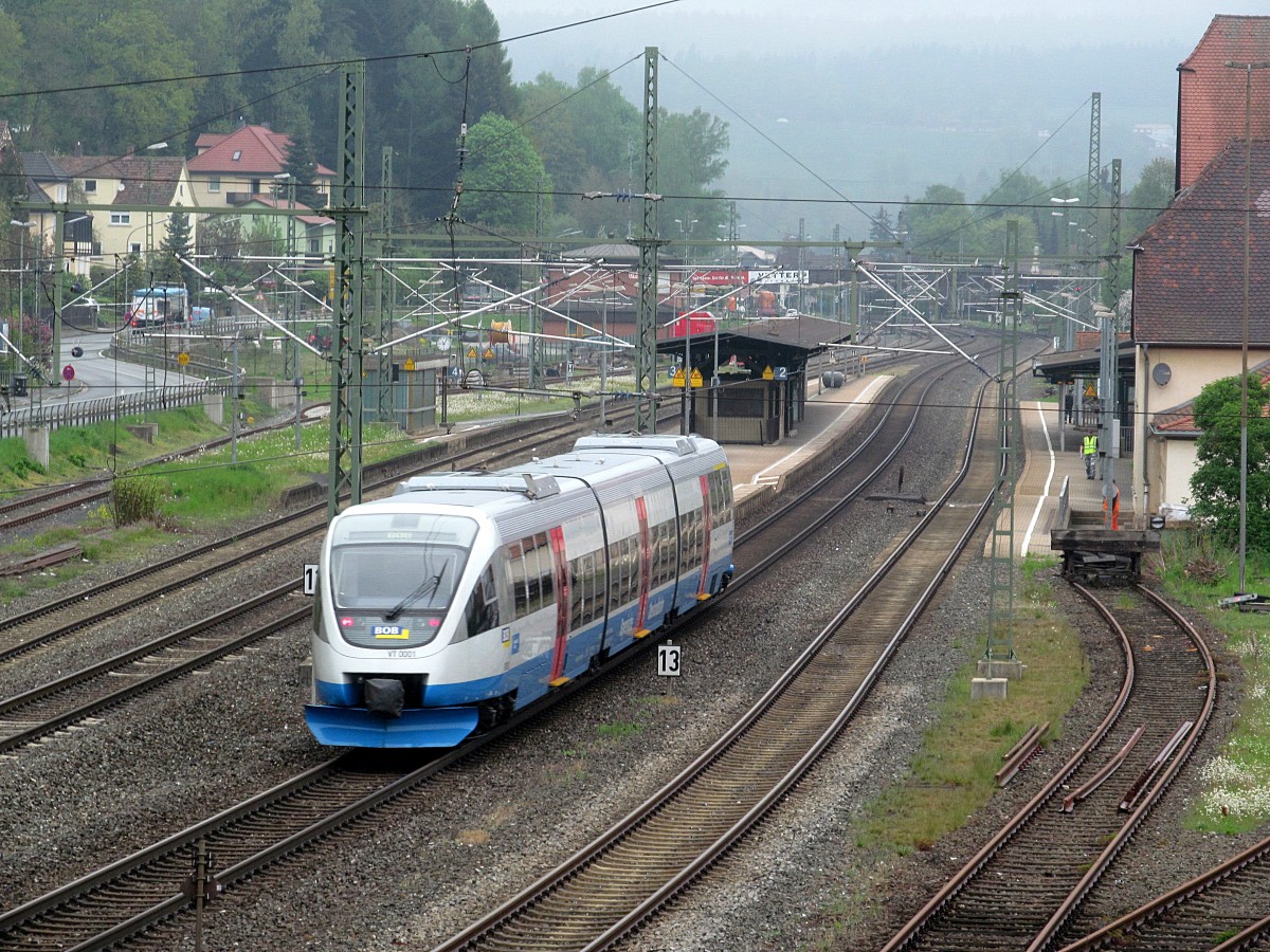 VT 0001 (643 108) der BOB durchfährt am 28. April 2014 den Bahnhof Kronach in Richtung Ludwigsstadt.