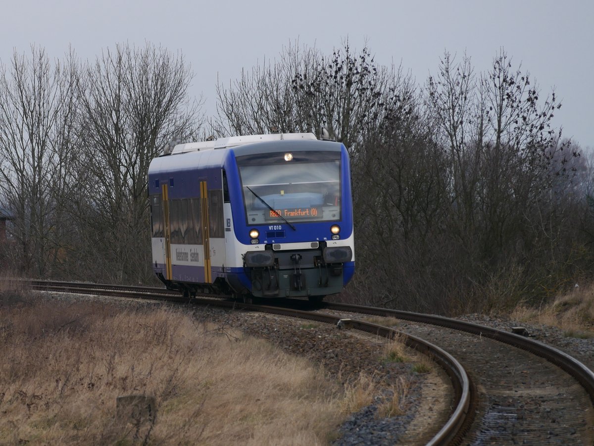 VT 010 der NEB als RB60 nach Frankfurt (Oder); am 12.02.2018 kurz vor der Einfahrt in den Bahnhof Werbig.