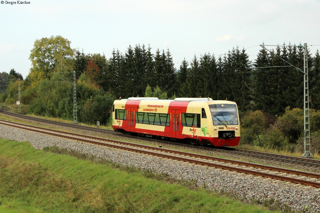 VT 232 der Hzl als Ringzug nach Blumberg-Zollhaus bei Rottweil-Saline, 04.10.2014.
