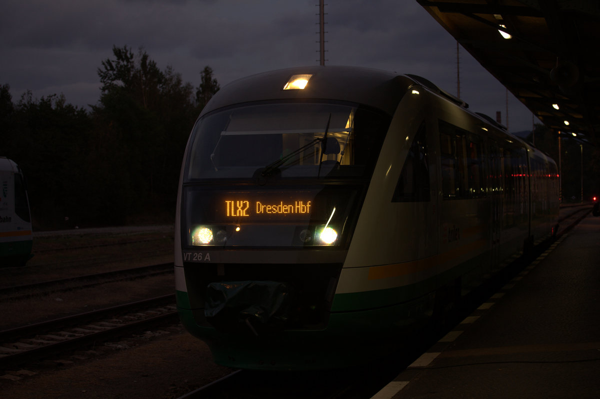 VT 26a ist hier als TLX 2 nach Dresden Hbf unterwegs. Halt  in Hradek nad Nisou, hier findet Personalwechsel statt, wenn der Zug aus Liberec kommt.26.09.2015 18:02 Uhr.