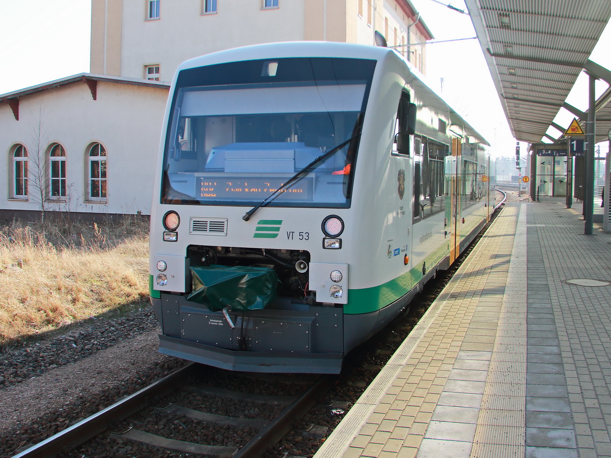 VT 53 (95 80 0650 153-9 D-VBG) der Vogtlandbahn (VBG20973 )  in Werdau (Sachsen) nach fröhlicher Zollkontrolle zur Fahrt nach Zwickau Zentrum    am 01. März 2018                 