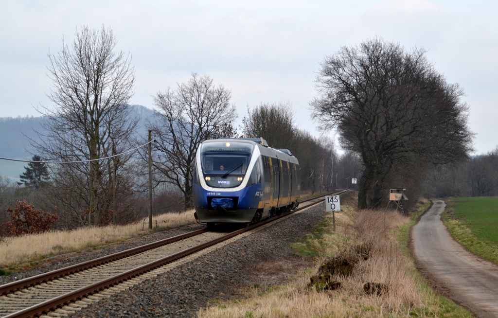 VT 643 314 als NWB 74959 Kreiensen - Paderborn Hbf am 06.03.2016 an der ehemaligen Blockstelle Bevern. Der Zug erreicht in wenigen Minuten Holzminden.