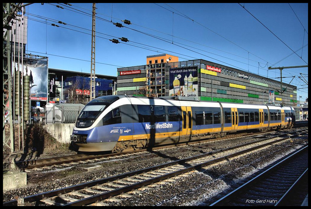 VT 643315 der Nordwestbahn startet hier am 30.12.2016 um 11.33 Uhr im HBF Bielefeld zu seiner Fahrt über die Sennebahn nach Paderborn.