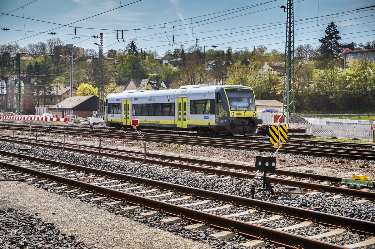 VT 650 715-5 fährt als ag 84552 (Marktredwitz - Bayreuth Hbf - Lichtenfels - Bad Rodach) aus dem Bahnhof Coburg aus.
Aufgenommen am 10.4.2017.